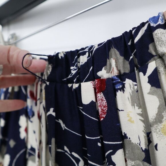 Vintage Floral Midi Skirt Womens 8 Navy Moody Dark Feminine Romantic Bloomcore - Picture 8 of 16